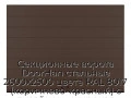 sekczionnyie-vorota-doorhan-stalnyie-2600x2500-czveta-ral-8017-korichnevo-krasnyij-s-dizajnom-«shirokaya-czentralnaya-polosa»-bez-avtomatiki