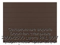 sekczionnyie-vorota-doorhan-stalnyie-2900x2500-czveta-ral-8017-korichnevo-krasnyij-s-dizajnom-«shirokaya-czentralnaya-polosa»-bez-avtomatiki