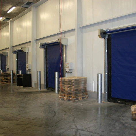 vyisokoskorostnyie-vorota-dynaco-model-m2-freezer-5000x5000